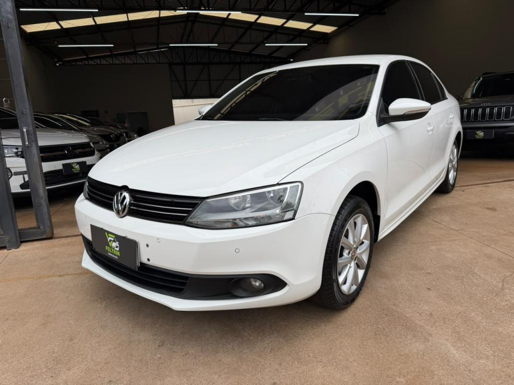 VOLKSWAGEN Jetta - Foto