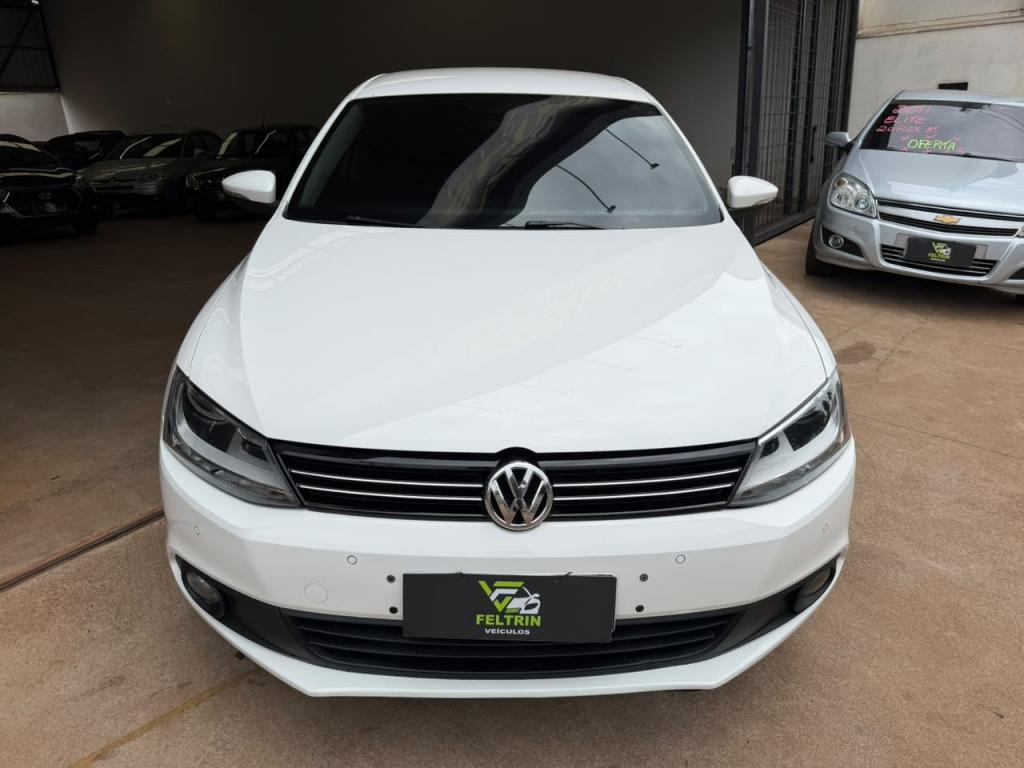 VOLKSWAGEN Jetta - Foto
