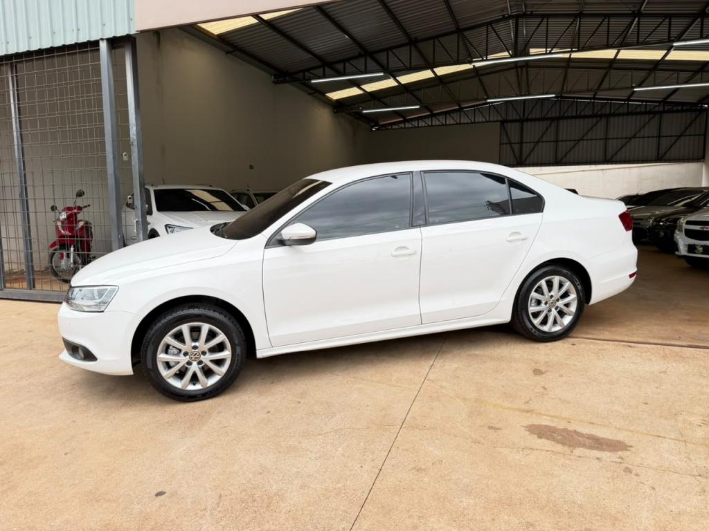 VOLKSWAGEN Jetta - Foto