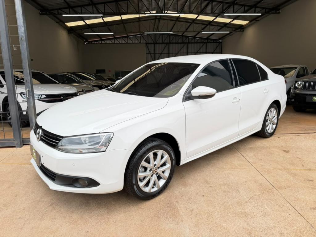 VOLKSWAGEN Jetta - Foto