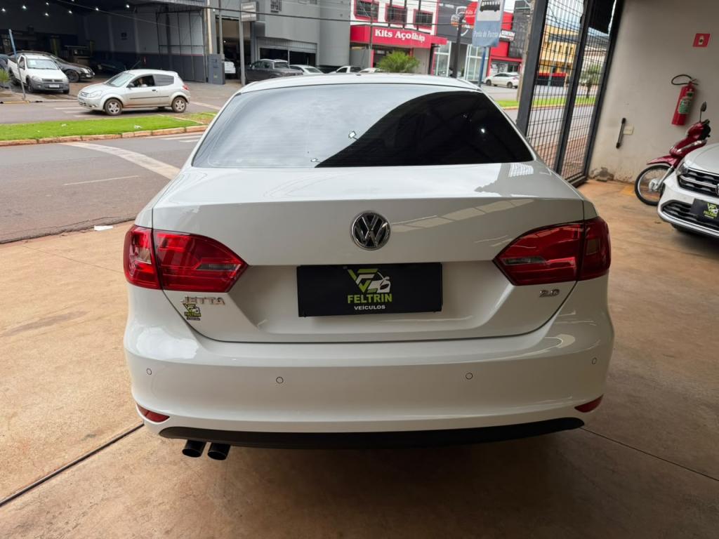 VOLKSWAGEN Jetta - Foto