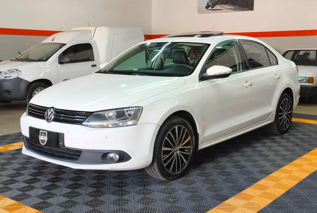 VOLKSWAGEN Jetta - Foto