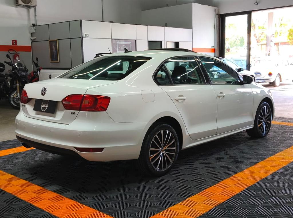 VOLKSWAGEN Jetta - Foto