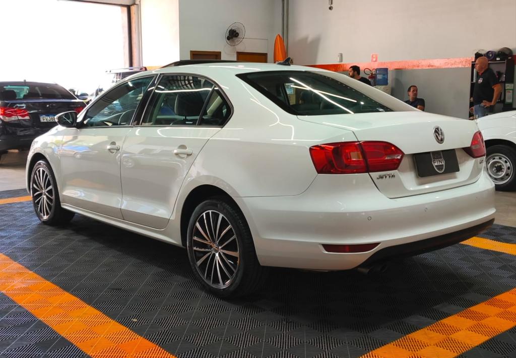 VOLKSWAGEN Jetta - Foto