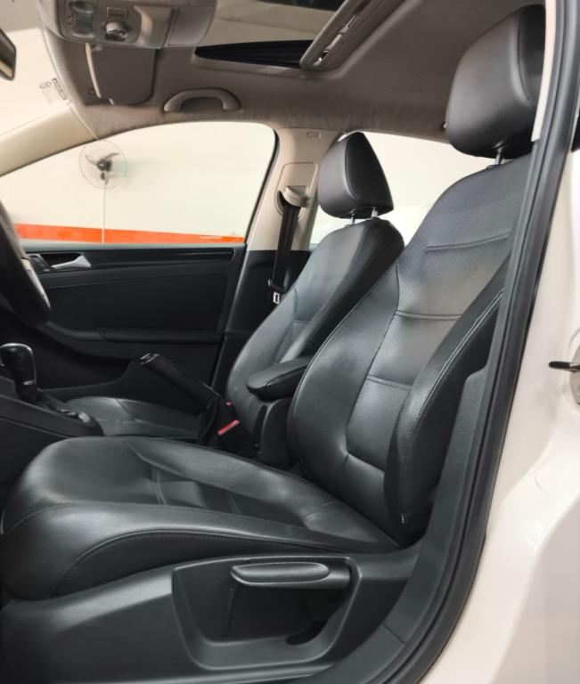 VOLKSWAGEN Jetta - Foto