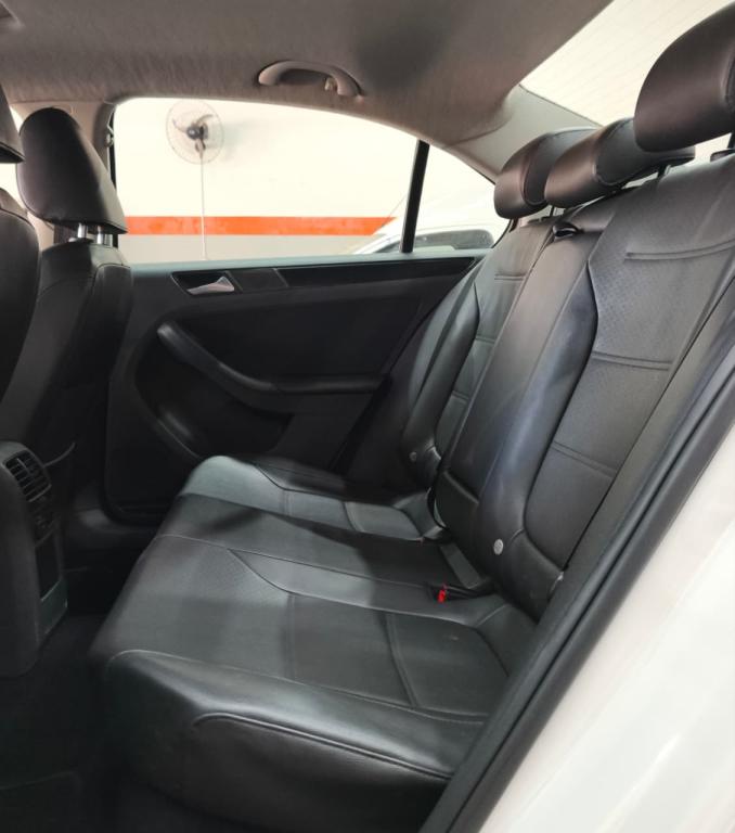 VOLKSWAGEN Jetta - Foto