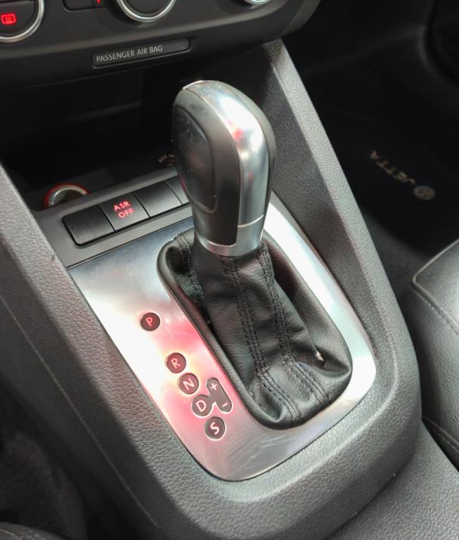 VOLKSWAGEN Jetta - Foto