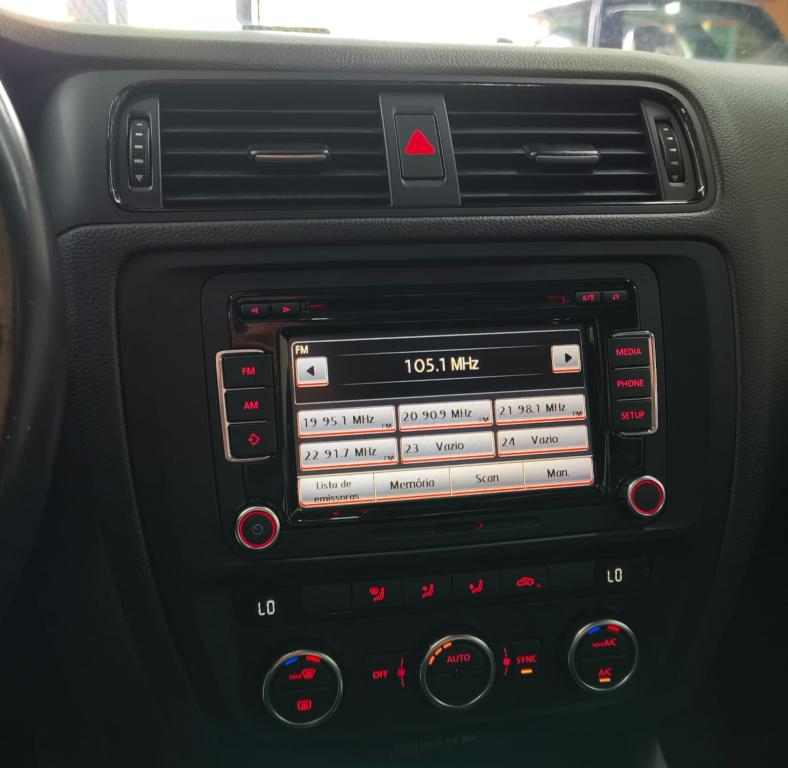 VOLKSWAGEN Jetta - Foto