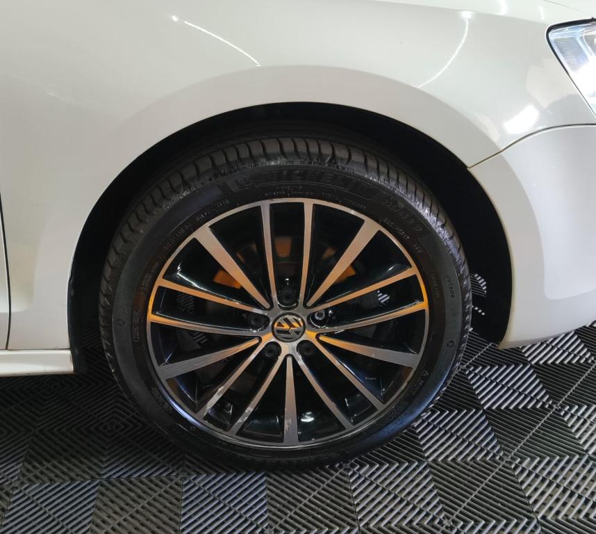 VOLKSWAGEN Jetta - Foto