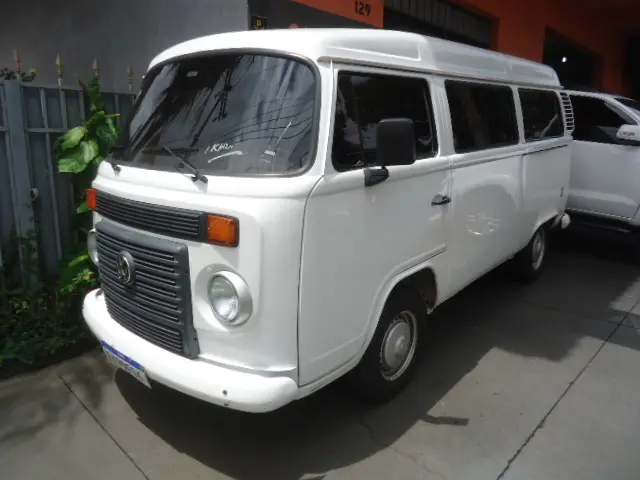 VOLKSWAGEN Kombi