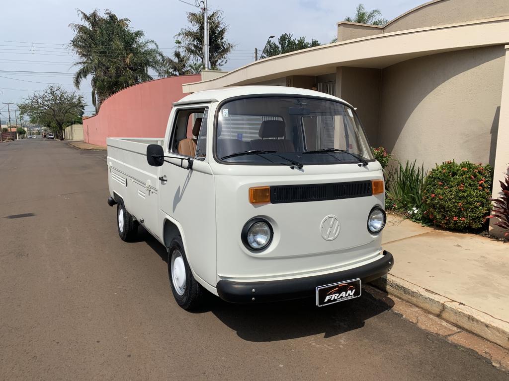 VOLKSWAGEN Kombi