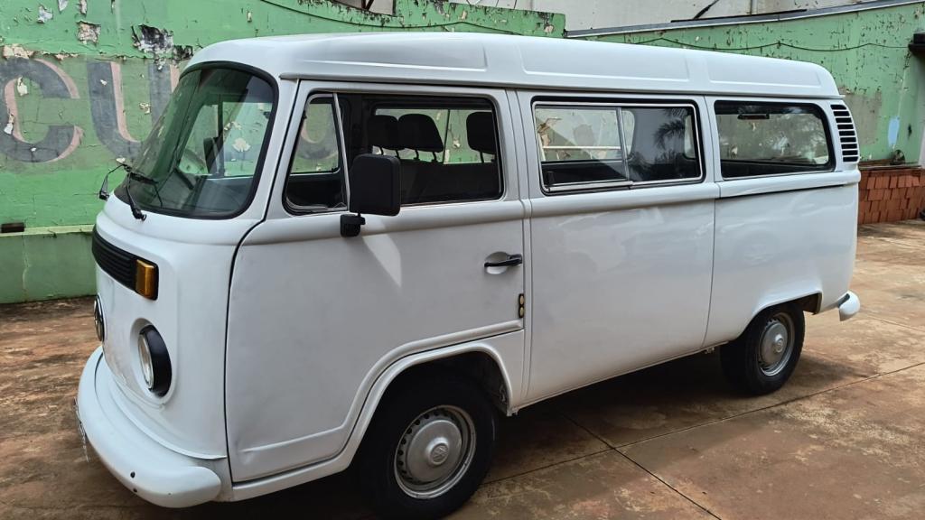VOLKSWAGEN Kombi
