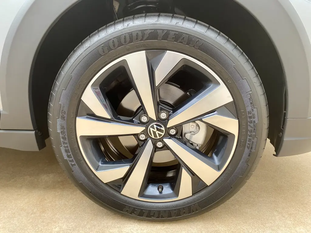 VOLKSWAGEN Nivus - Foto