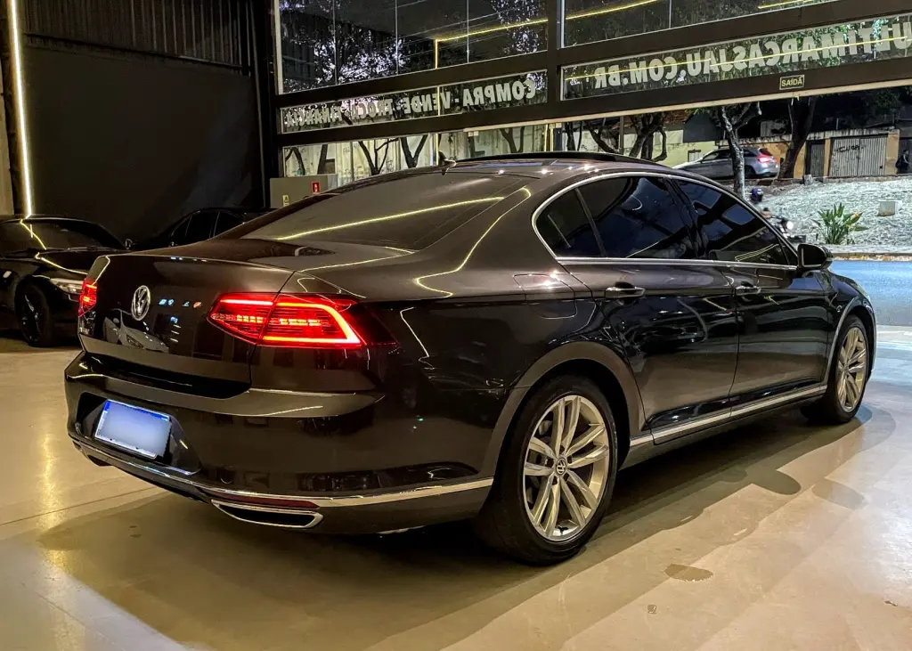 VOLKSWAGEN Passat - Foto