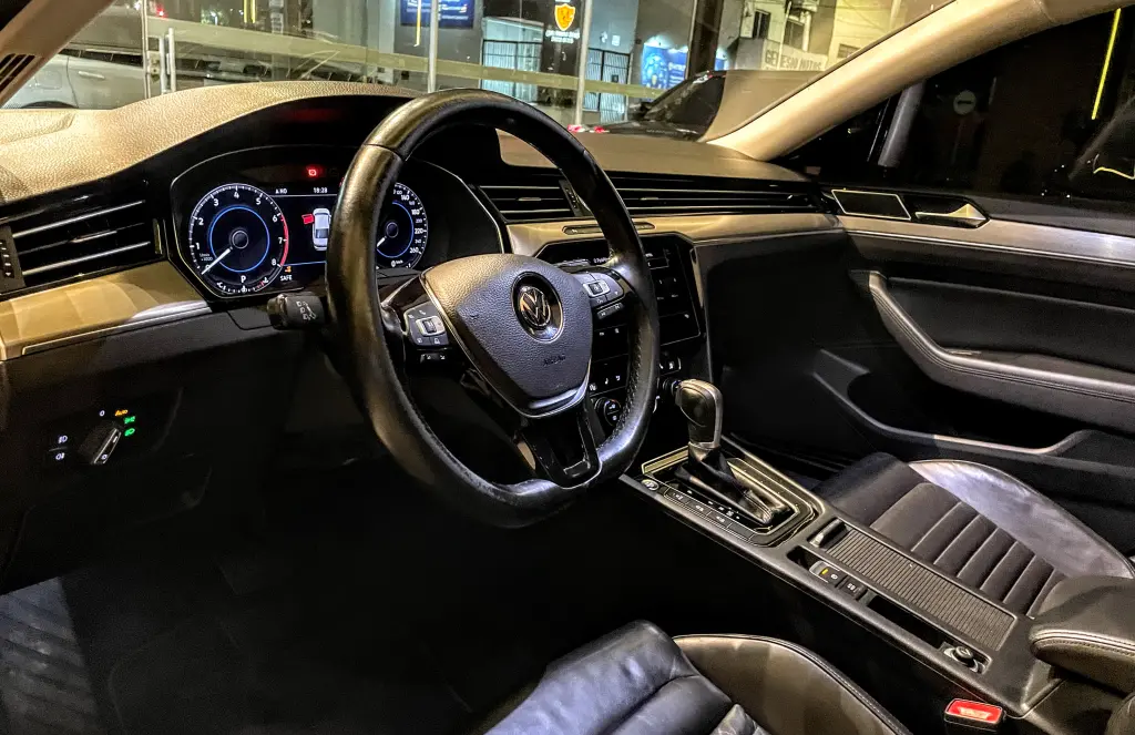 VOLKSWAGEN Passat - Foto