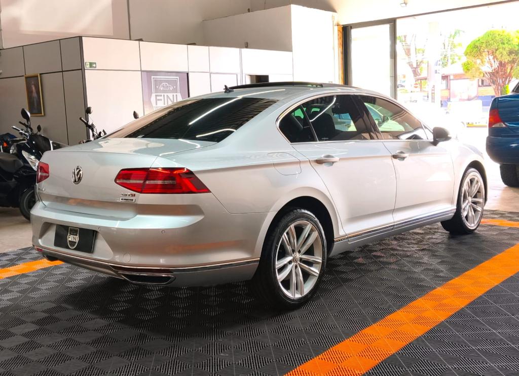 VOLKSWAGEN Passat - Foto