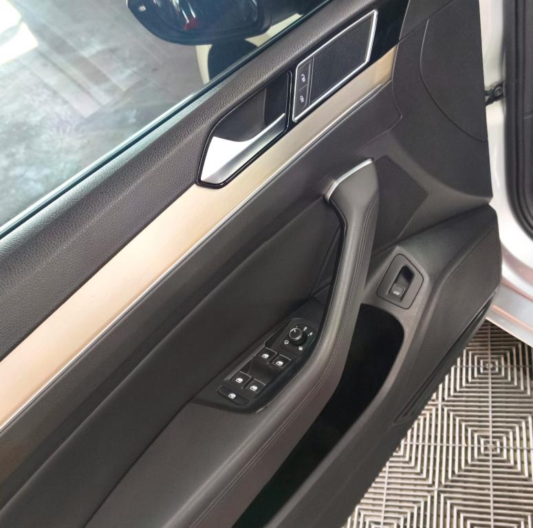 VOLKSWAGEN Passat - Foto