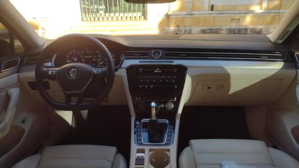 VOLKSWAGEN Passat - Foto