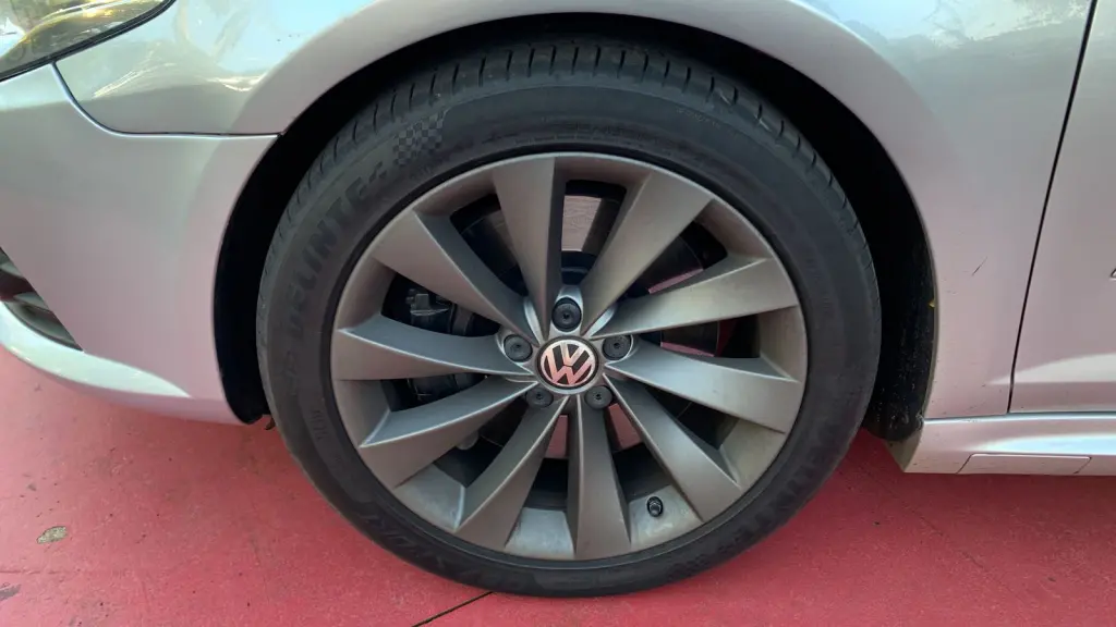 VOLKSWAGEN Passat - Foto