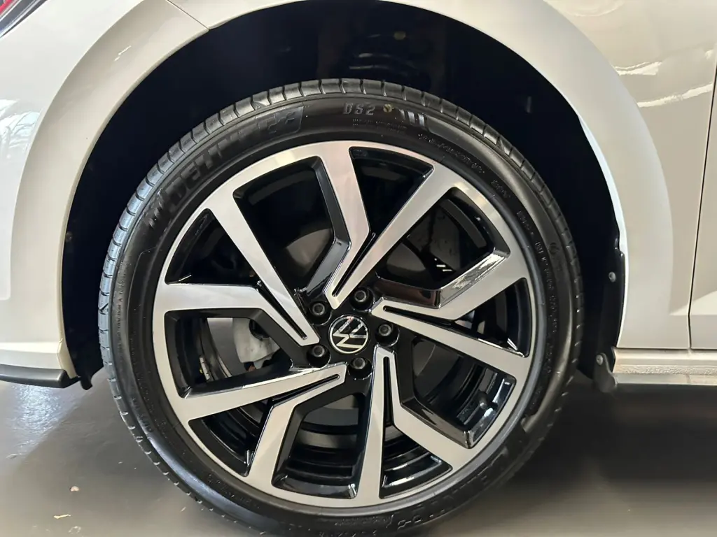 VOLKSWAGEN Polo Hatch - Foto