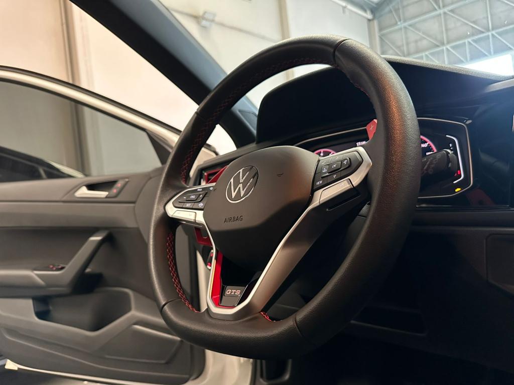 VOLKSWAGEN Polo Hatch - Foto