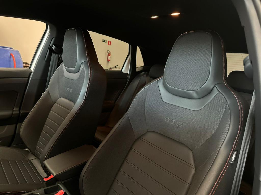 VOLKSWAGEN Polo Hatch - Foto