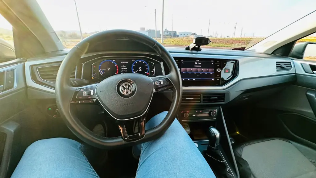 VOLKSWAGEN Polo Hatch - Foto