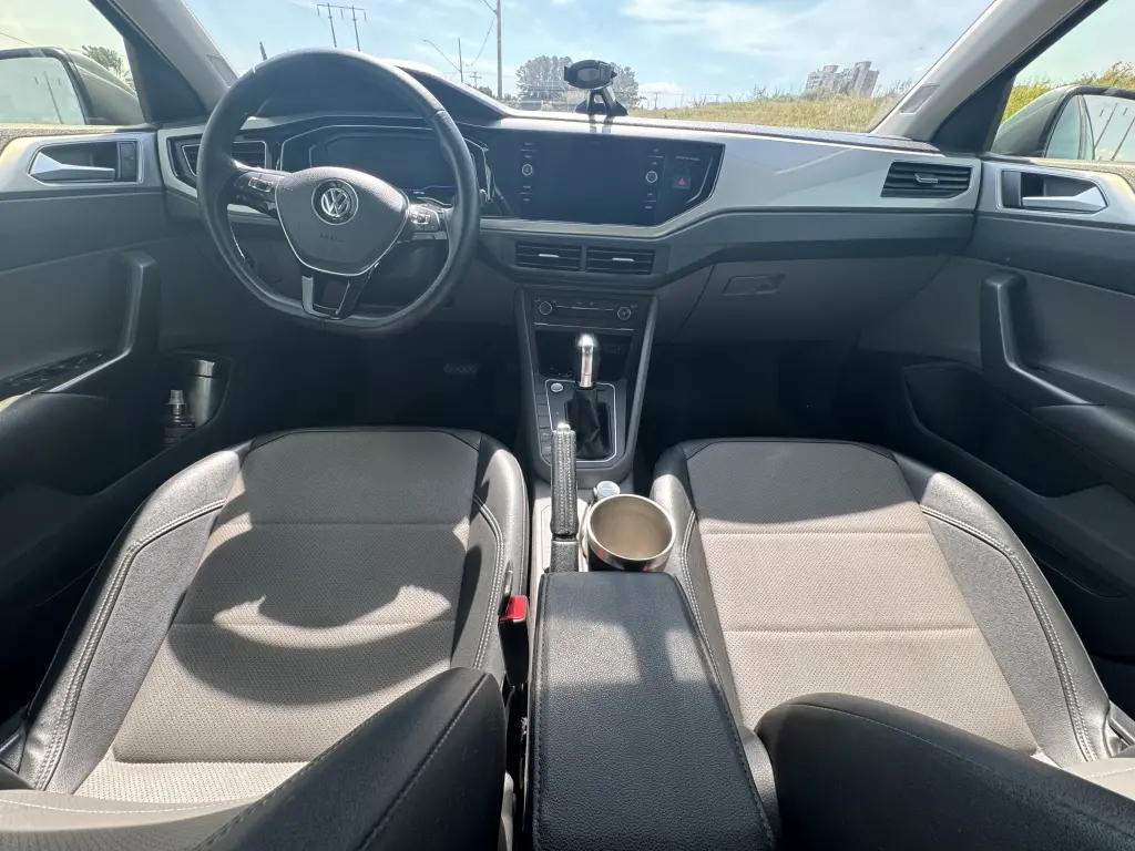 VOLKSWAGEN Polo Hatch - Foto