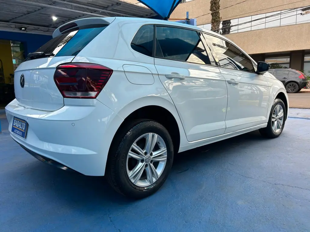 VOLKSWAGEN Polo Hatch - Foto