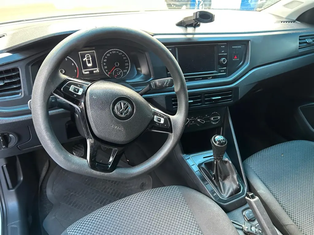 VOLKSWAGEN Polo Hatch - Foto