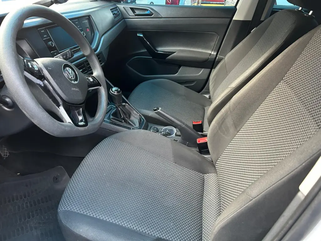 VOLKSWAGEN Polo Hatch - Foto