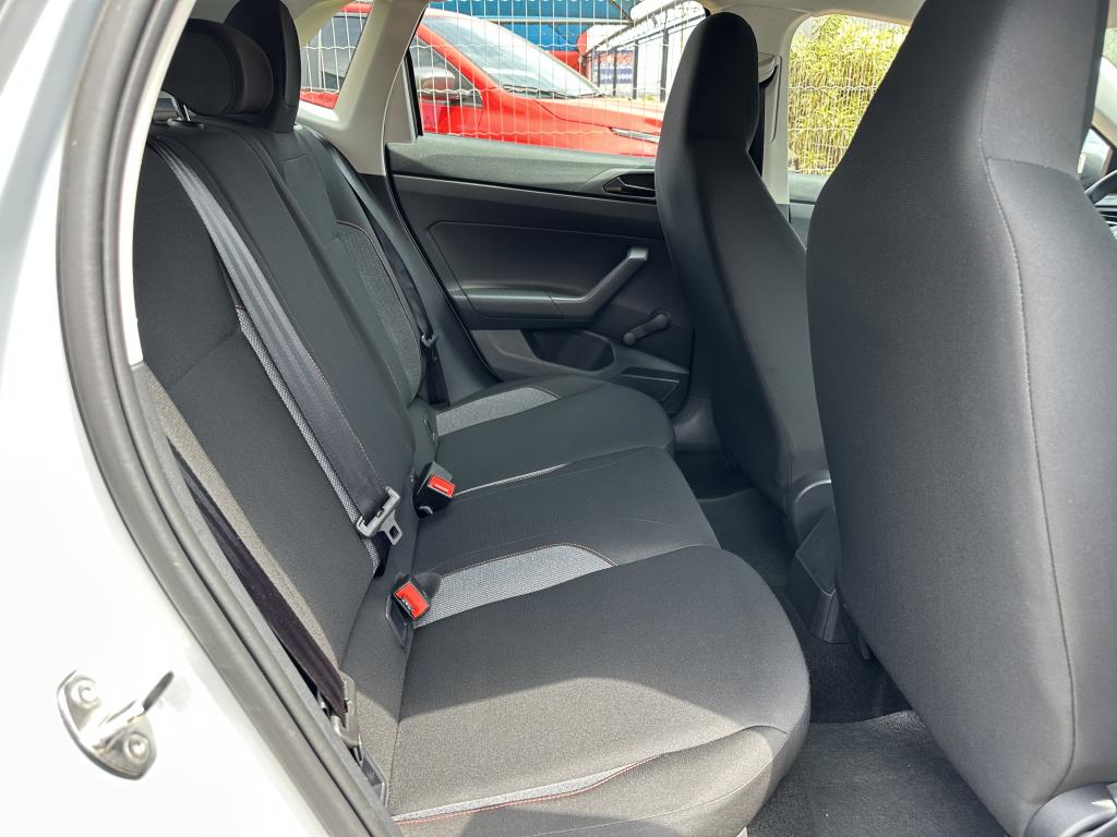 VOLKSWAGEN Polo Hatch - Foto