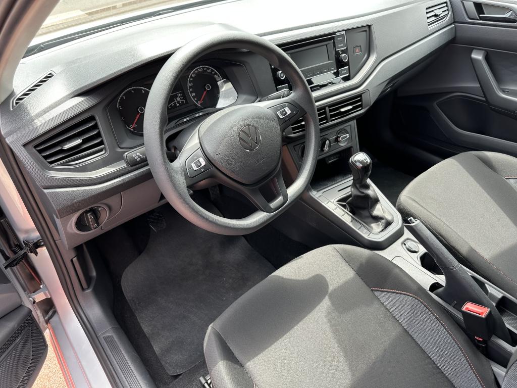 VOLKSWAGEN Polo Hatch - Foto