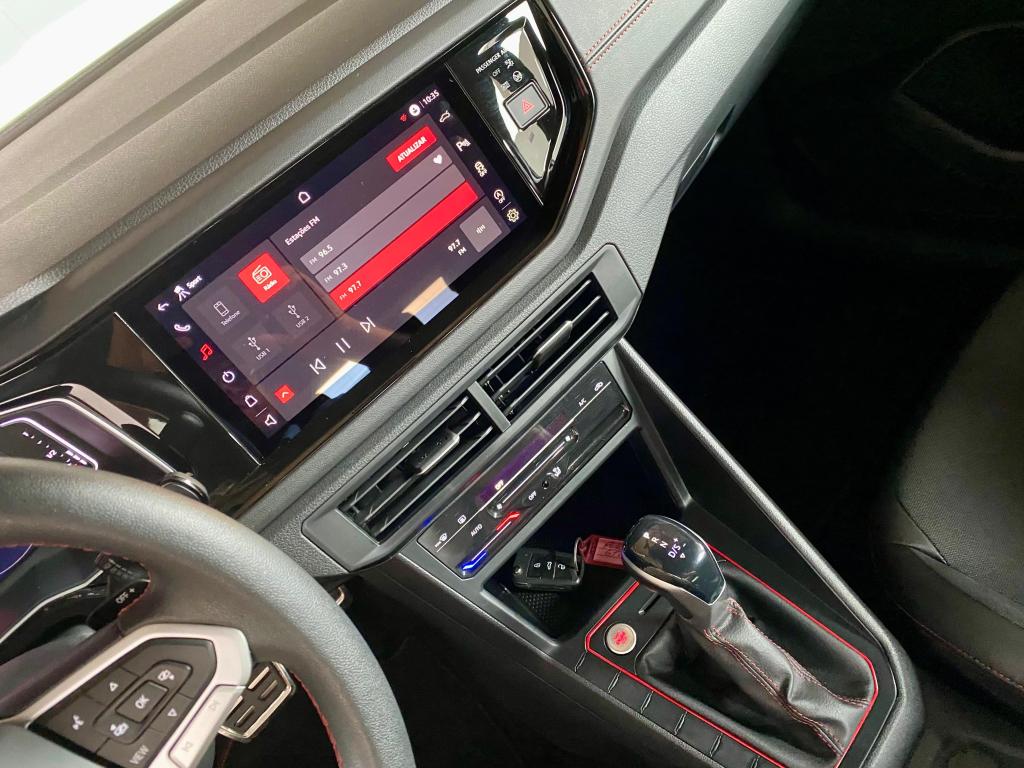 VOLKSWAGEN Polo Hatch - Foto