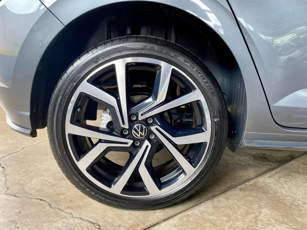 VOLKSWAGEN Polo Hatch - Foto