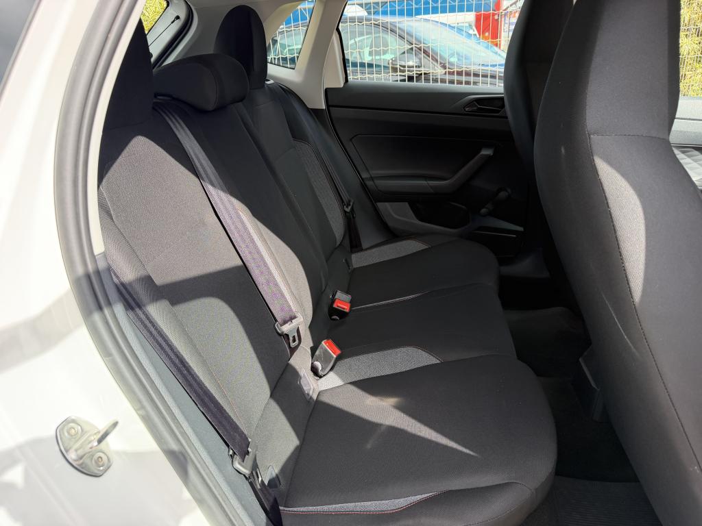 VOLKSWAGEN Polo Hatch - Foto