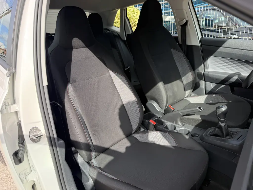 VOLKSWAGEN Polo Hatch - Foto