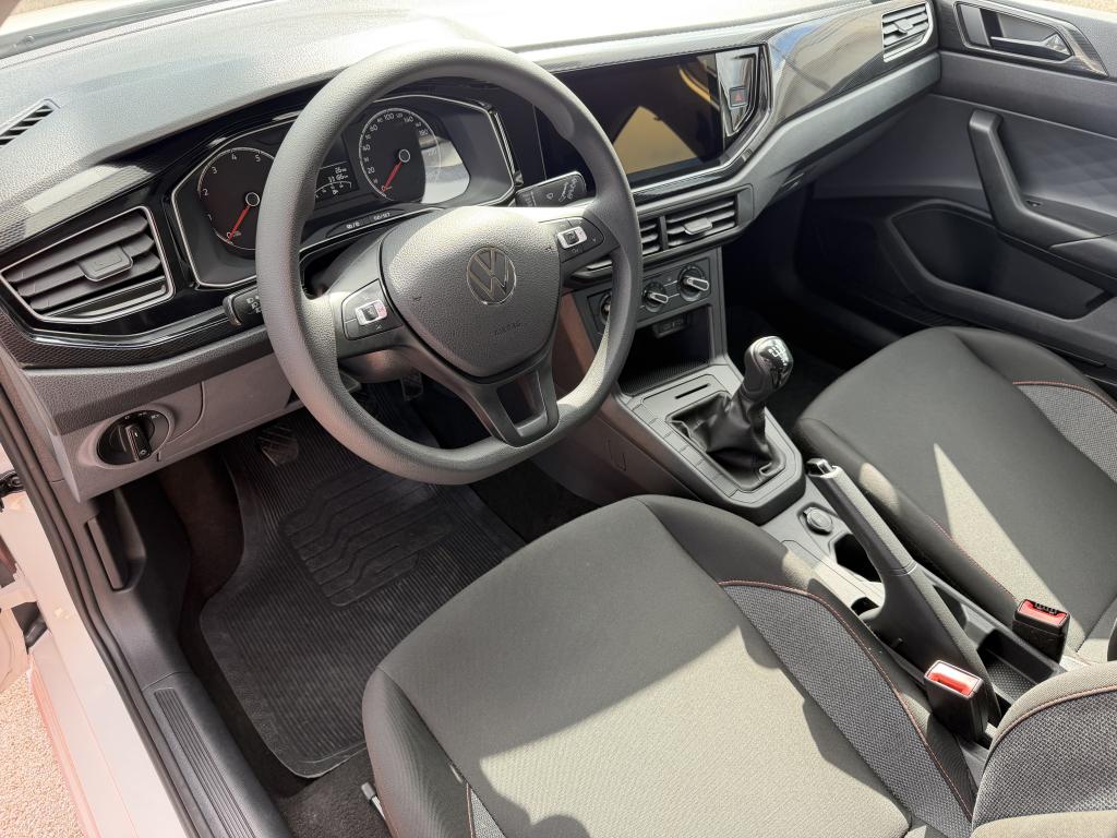 VOLKSWAGEN Polo Hatch - Foto