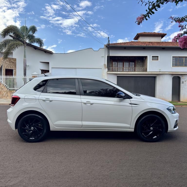 VOLKSWAGEN Polo Hatch - Foto