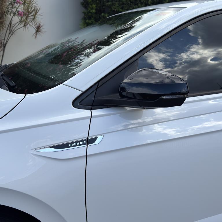 VOLKSWAGEN Polo Hatch - Foto