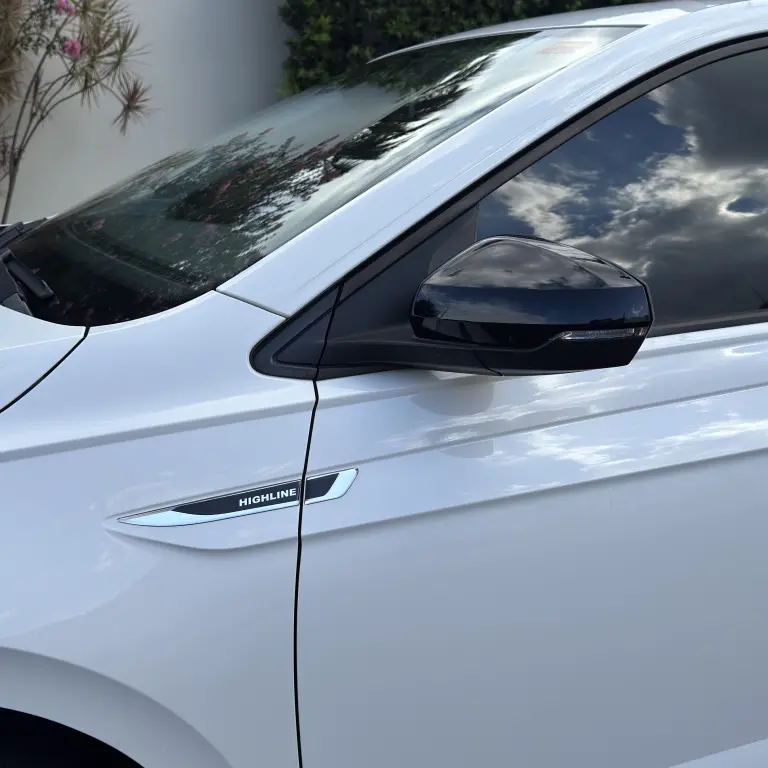 VOLKSWAGEN Polo Hatch - Foto