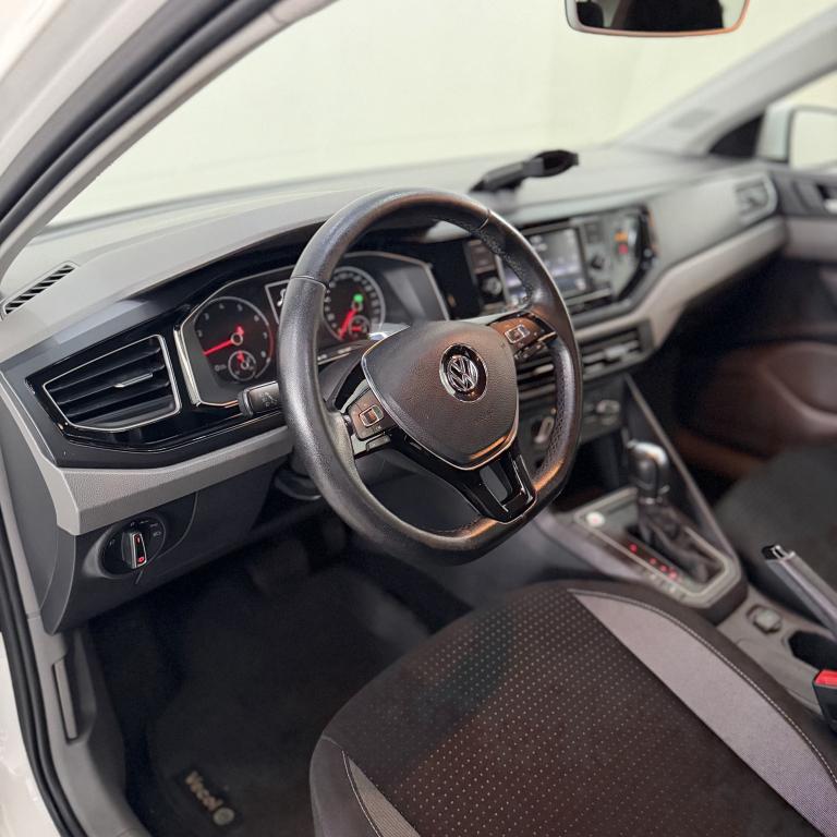 VOLKSWAGEN Polo Hatch - Foto