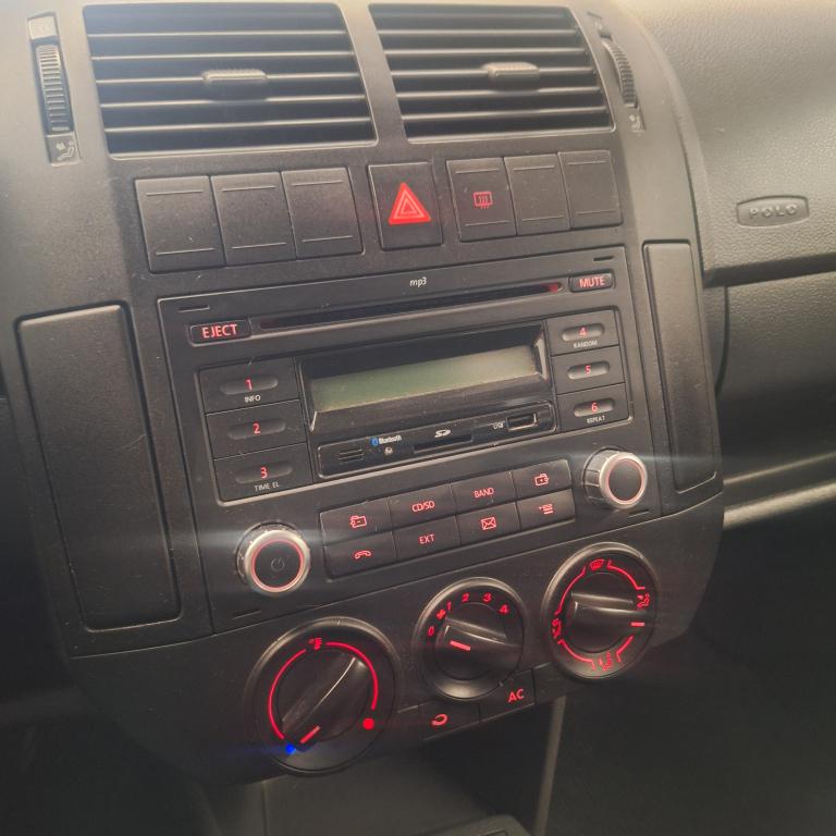 VOLKSWAGEN Polo Hatch - Foto