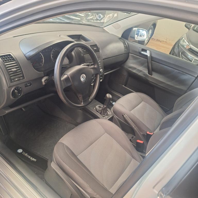 VOLKSWAGEN Polo Hatch - Foto
