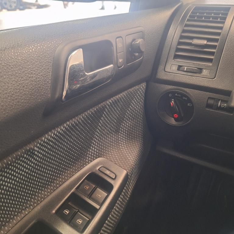 VOLKSWAGEN Polo Hatch - Foto