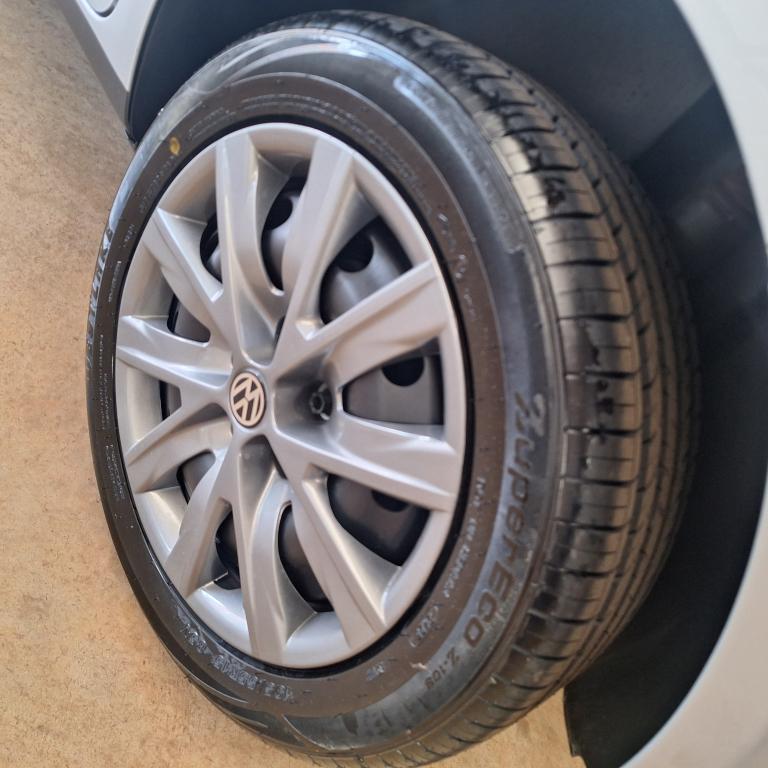 VOLKSWAGEN Polo Hatch - Foto