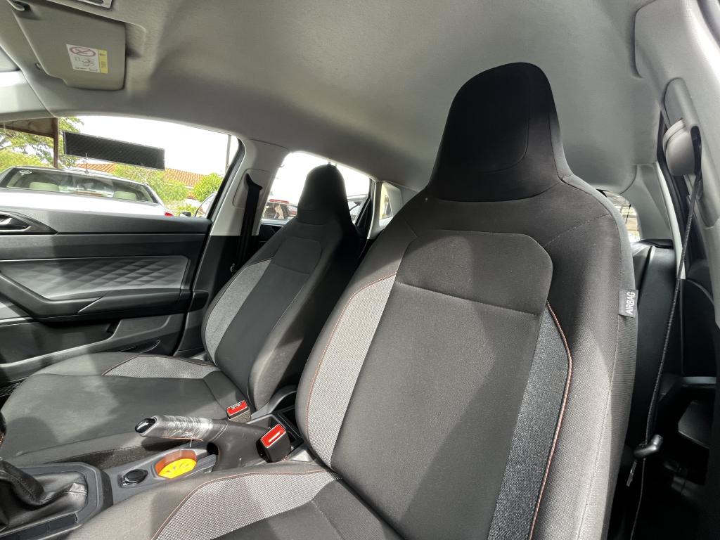 VOLKSWAGEN Polo Hatch - Foto