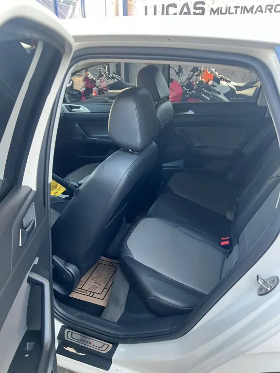 VOLKSWAGEN Polo Hatch - Foto