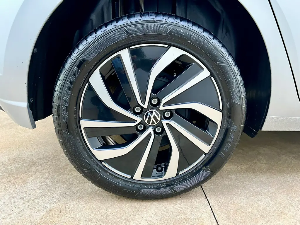 VOLKSWAGEN Polo Hatch - Foto