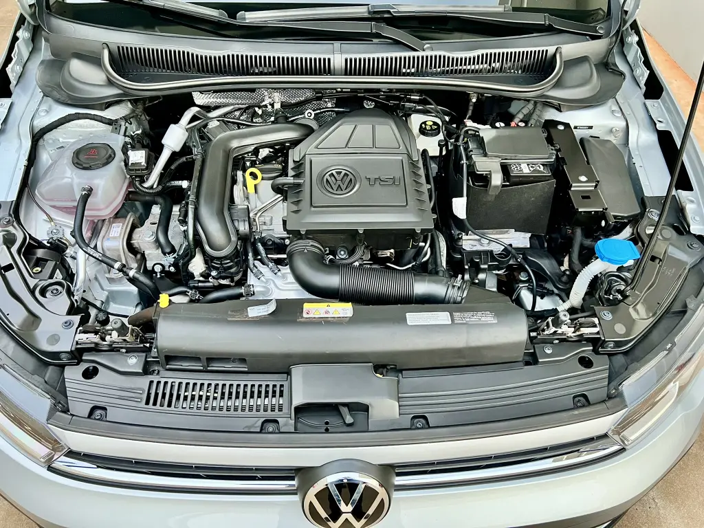 VOLKSWAGEN Polo Hatch - Foto